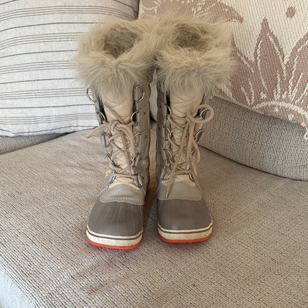 Sorel Women's Gray and Tan Fur-Lined Winter Boots - Picture 2 of 6